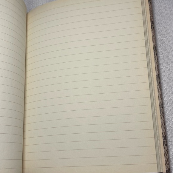 ⚫️ NEW Gucci Scrapbook, Look Book & Notebook with GG Monogram Cover - Picture 3 of 9